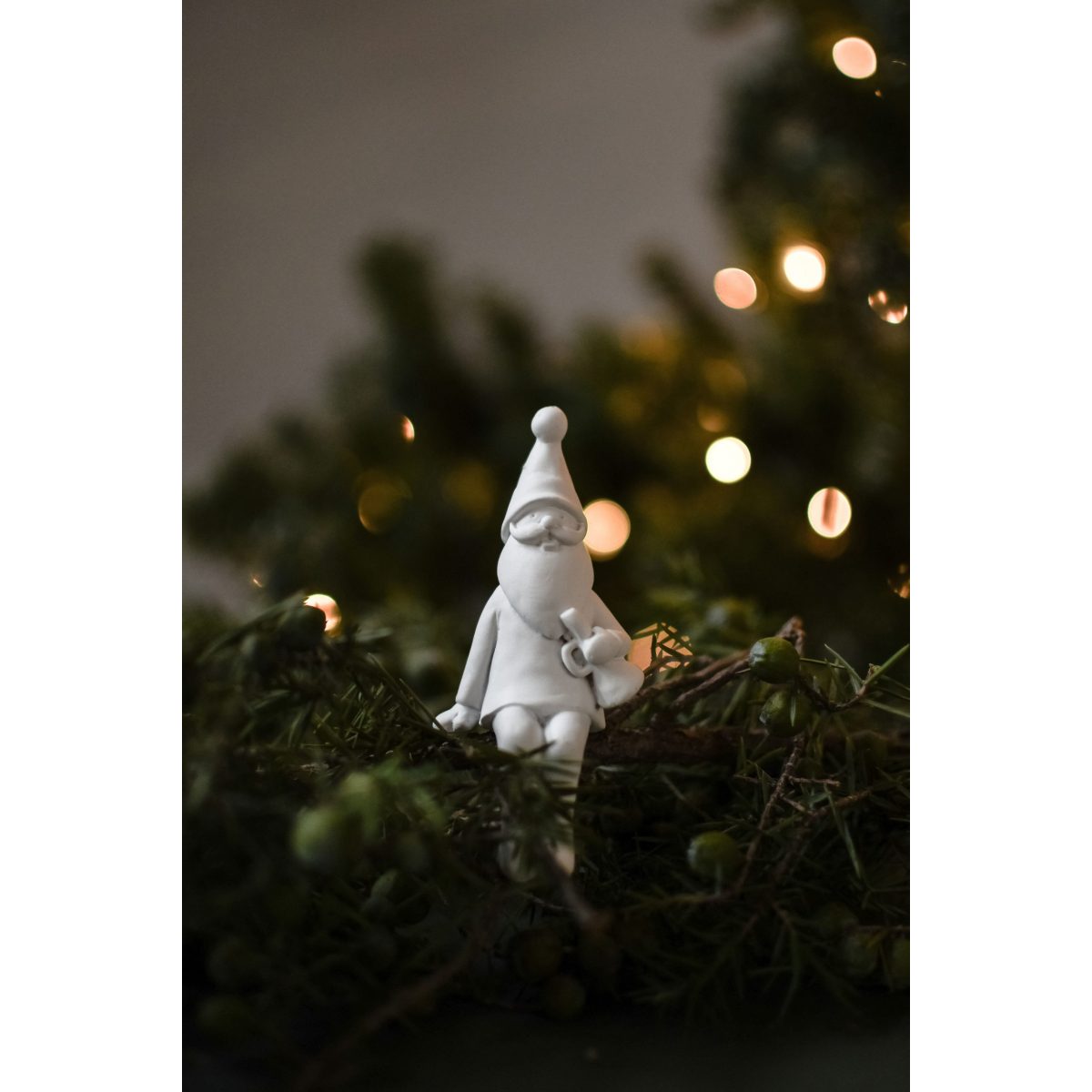 NISSE Weihnachtsmann mit Trompete weiß Storefactory www.myhomeandmore.de